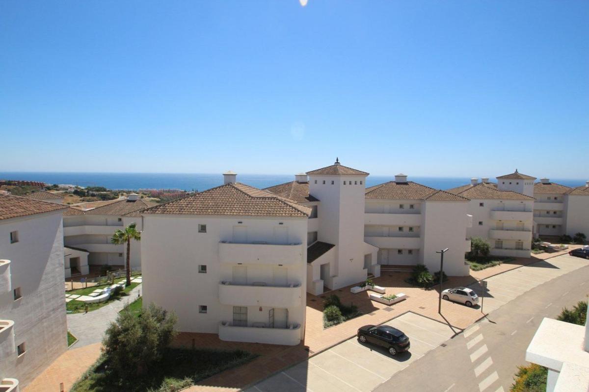 Small Oasis Nelson Mandela Apartment With Sea View, Two Bedrooms, Parking, Terrace And Pool Manilva Extérieur photo